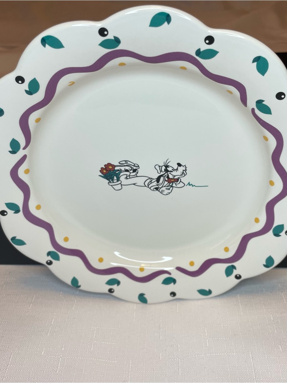 Disney Pfaltzgraff Mickey & Co Goofy Retired 8” Salad Plate